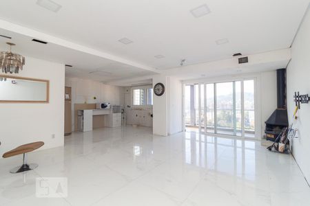 Sala de casa à venda com 4 quartos, 470m² em Teresópolis, Porto Alegre