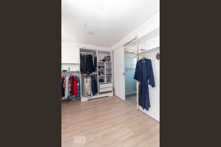 Casa à venda com 470m², 4 quartos e 2 vagasSuite