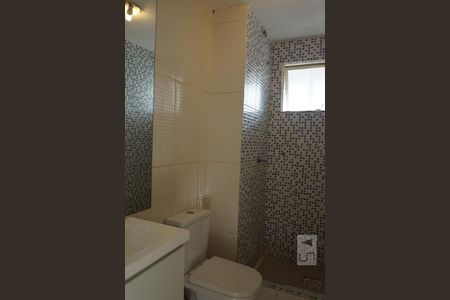 Banheiro de apartamento para alugar com 1 quarto, 45m² em Partenon, Porto Alegre