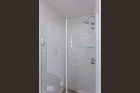 Banheiro de kitnet/studio para alugar com 1 quarto, 20m² em Vila Mariana, São Paulo