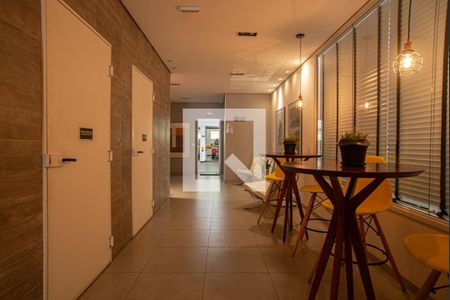 Apartamento para alugar com 64m², 2 quartos e 1 vagaÁrea comum - Hall Social