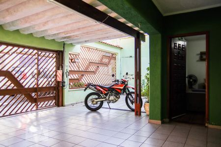 Casa à venda com 150m², 2 quartos e 4 vagas Casa à venda com 150m², 2 quartos e 4 vagasGaragem
