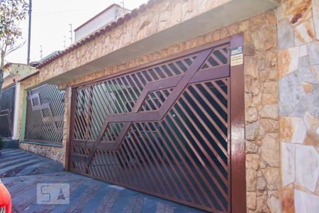 Casa à venda com 150m², 2 quartos e 4 vagas Casa à venda com 150m², 2 quartos e 4 vagasFachada