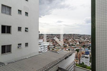 Vista da sala  de apartamento para alugar com 2 quartos, 65m² em Manacás, Belo Horizonte