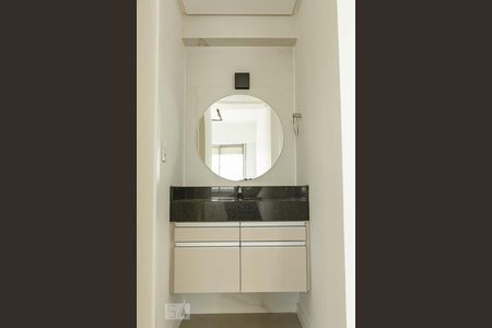 Banheiro de apartamento à venda com 1 quarto, 50m² em Independência, Porto Alegre