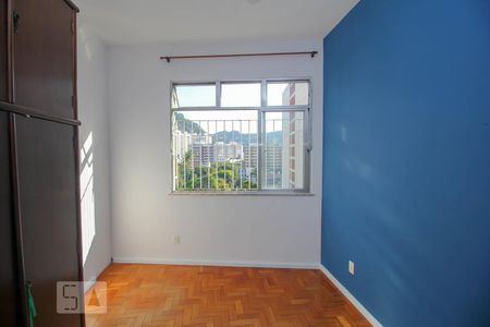 Quarto 1 de apartamento para alugar com 2 quartos, 69m² em Botafogo, Rio de Janeiro