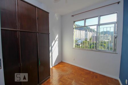 Quarto 1 de apartamento para alugar com 2 quartos, 69m² em Botafogo, Rio de Janeiro
