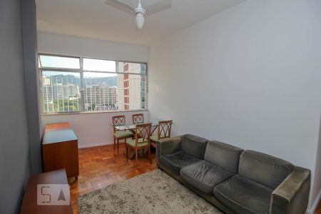 Sala de apartamento para alugar com 2 quartos, 69m² em Botafogo, Rio de Janeiro