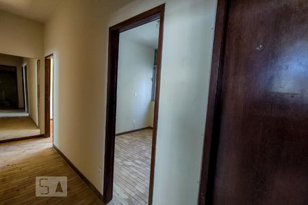 Corredor de apartamento à venda com 4 quartos, 150m² em Centro, Belo Horizonte