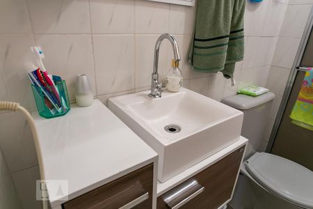 Banheiro - Torneira de apartamento para alugar com 2 quartos, 52m² em Camaquã, Porto Alegre