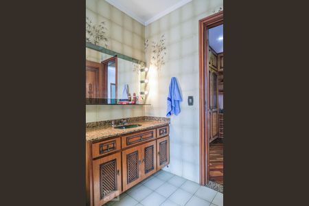 Casa à venda com 500m², 5 quartos e 5 vagasBanheiro da Suíte 4