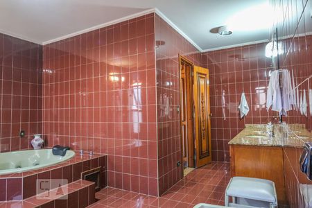 Casa à venda com 500m², 5 quartos e 5 vagasBanheiro da Suíte 1