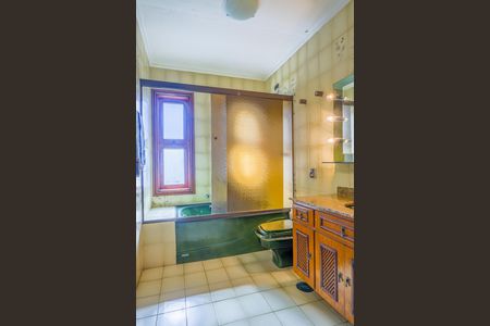 Casa à venda com 500m², 5 quartos e 5 vagasBanheiro da Suíte 4