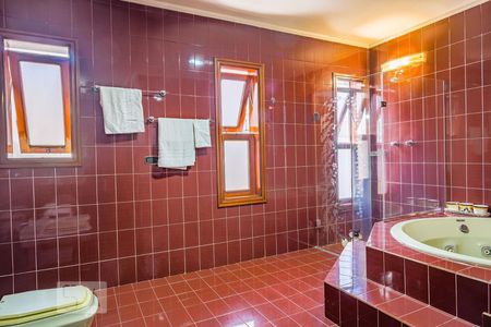 Casa à venda com 500m², 5 quartos e 5 vagasBanheiro da Suíte 1