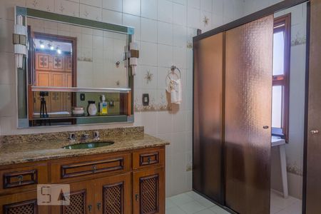 Casa à venda com 500m², 5 quartos e 5 vagasBanheiro da Suíte 2