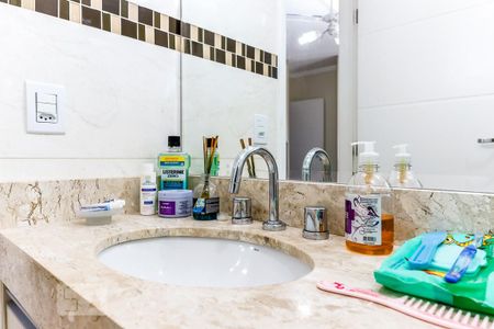 Casa à venda com 120m², 2 quartos e 2 vagasBanheiro da Suíte 1