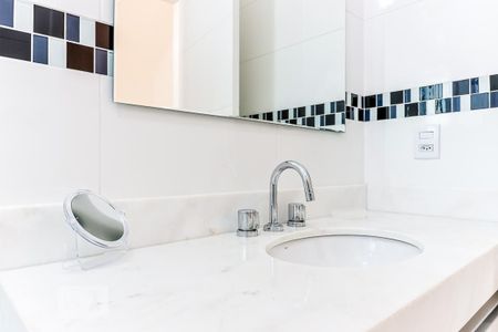 Casa à venda com 120m², 2 quartos e 2 vagasBanheiro da Suíte 2