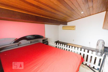 Casa à venda com 750m², 5 quartos e 3 vagas Casa à venda com 750m², 5 quartos e 3 vagasQuarto 5 - Suíte (2º andar)