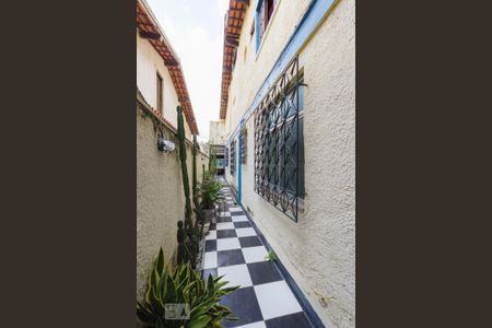 Casa à venda com 750m², 5 quartos e 3 vagas Casa à venda com 750m², 5 quartos e 3 vagasCorredor Lateral (1º andar)