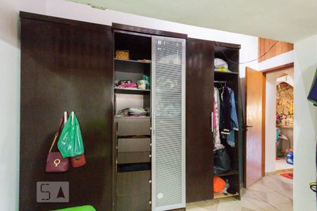 Casa à venda com 750m², 5 quartos e 3 vagas Casa à venda com 750m², 5 quartos e 3 vagasQuarto 5 - Suíte (2º andar)