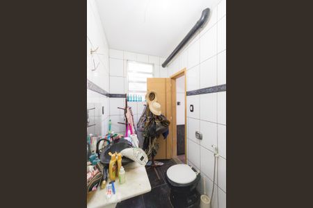 Casa à venda com 750m², 5 quartos e 3 vagas Casa à venda com 750m², 5 quartos e 3 vagasBanheiro Quarto 2 - Suíte (1º andar)