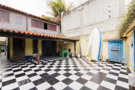 Casa à venda com 750m², 5 quartos e 3 vagas Casa à venda com 750m², 5 quartos e 3 vagasGaragem