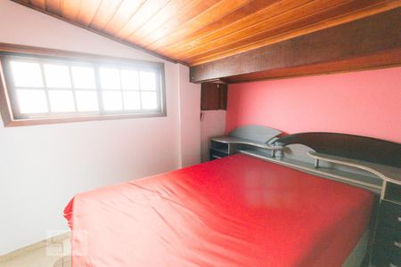 Casa à venda com 750m², 5 quartos e 3 vagas Casa à venda com 750m², 5 quartos e 3 vagasQuarto 5 - Suíte (2º andar)