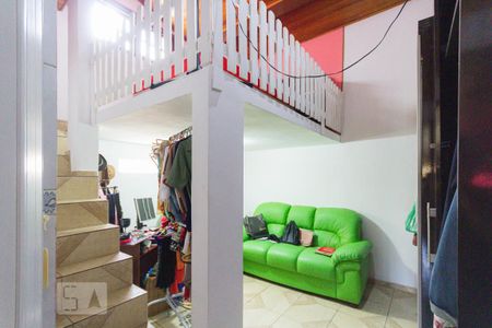 Casa à venda com 750m², 5 quartos e 3 vagas Casa à venda com 750m², 5 quartos e 3 vagasQuarto 5 - Suíte (2º andar)