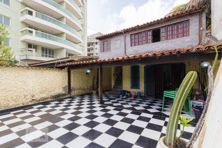 Casa à venda com 750m², 5 quartos e 3 vagas Casa à venda com 750m², 5 quartos e 3 vagasGaragem