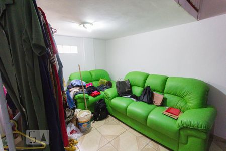 Casa à venda com 750m², 5 quartos e 3 vagas Casa à venda com 750m², 5 quartos e 3 vagasQuarto 5 - Suíte (2º andar)