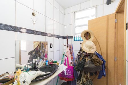 Casa à venda com 750m², 5 quartos e 3 vagas Casa à venda com 750m², 5 quartos e 3 vagasBanheiro Quarto 2 - Suíte (1º andar)