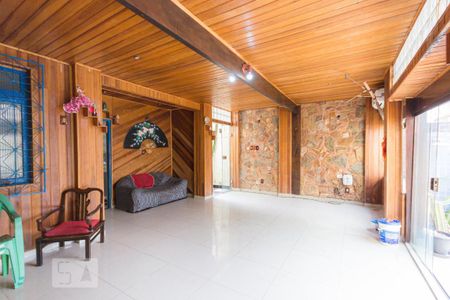 Casa à venda com 750m², 5 quartos e 3 vagas Casa à venda com 750m², 5 quartos e 3 vagasSala 2 (1º andar)