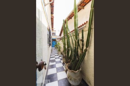 Casa à venda com 750m², 5 quartos e 3 vagas Casa à venda com 750m², 5 quartos e 3 vagasCorredor Lateral (1º andar)