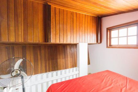 Casa à venda com 750m², 5 quartos e 3 vagas Casa à venda com 750m², 5 quartos e 3 vagasQuarto 5 - Suíte (2º andar)