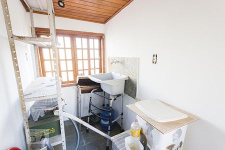 Casa à venda com 750m², 5 quartos e 3 vagas Casa à venda com 750m², 5 quartos e 3 vagasÁrea de Serviço (2º andar)