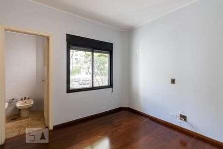 Suite 1 de apartamento para alugar com 4 quartos, 175m² em Indianópolis, São Paulo