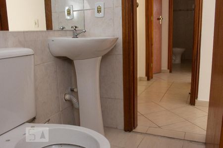 Casa de condomínio para alugar com 80m², 2 quartos e 2 vagas Casa de condomínio para alugar com 80m², 2 quartos e 2 vagasBanheiro da Suíte 2
