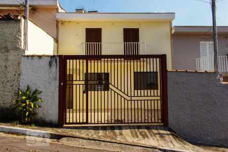 Casa de condomínio para alugar com 80m², 2 quartos e 2 vagas Casa de condomínio para alugar com 80m², 2 quartos e 2 vagasFachada