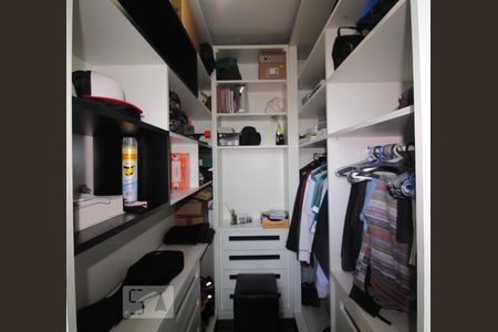 Casa à venda com 282m², 3 quartos e 3 vagasSuite 1 closet