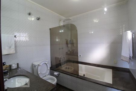 Casa à venda com 282m², 3 quartos e 3 vagasSuite 3 banheiro