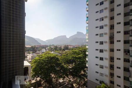 Apartamento à venda com 80m², 2 quartos e 1 vaga Apartamento à venda com 80m², 2 quartos e 1 vagaVista