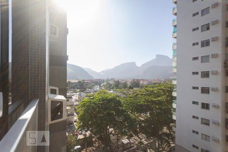 Apartamento à venda com 80m², 2 quartos e 1 vaga Apartamento à venda com 80m², 2 quartos e 1 vagaVista
