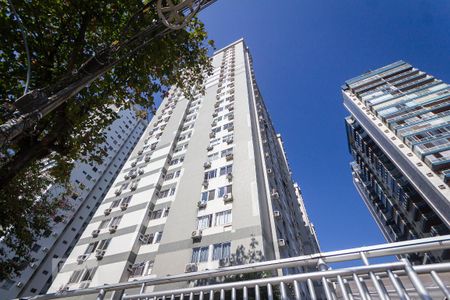 Apartamento à venda com 80m², 2 quartos e 1 vaga Apartamento à venda com 80m², 2 quartos e 1 vagaFachada