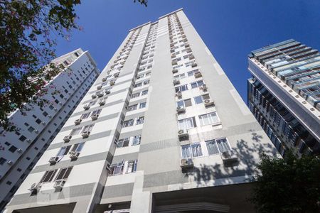 Apartamento à venda com 80m², 2 quartos e 1 vaga Apartamento à venda com 80m², 2 quartos e 1 vagaFachada