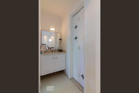 Lavabo de apartamento para alugar com 1 quarto, 60m² em Moema, São Paulo