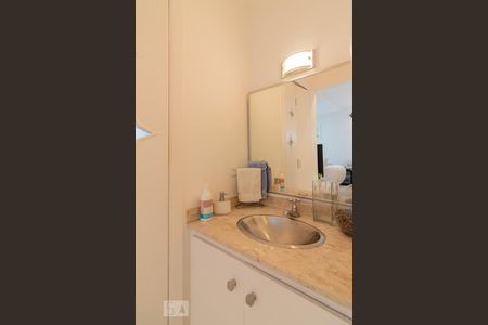 Lavabo de apartamento para alugar com 1 quarto, 60m² em Moema, São Paulo