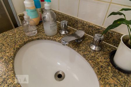 Apartamento à venda com 64m², 2 quartos e 1 vagaBanheiro da suíte - Torneira