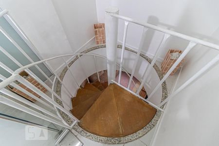 Apartamento à venda com 120m², 4 quartos e 1 vagaEscada