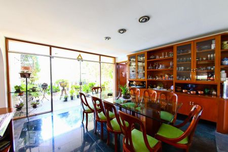 Casa à venda com 780m², 5 quartos e 6 vagas Casa à venda com 780m², 5 quartos e 6 vagasSala de Jantar