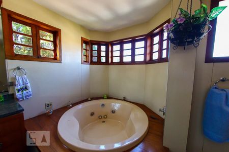 Casa à venda com 780m², 5 quartos e 6 vagas Casa à venda com 780m², 5 quartos e 6 vagasBanheiro da Suite 2